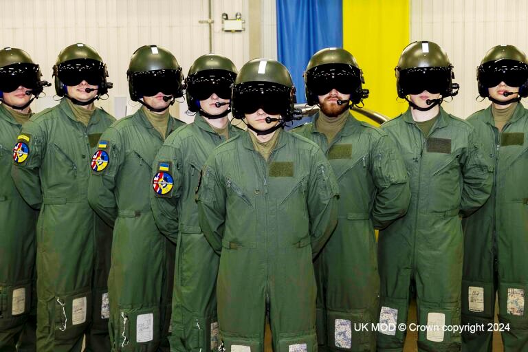 Latest cohort of Ukrainian fighter jet pilots complete EFT